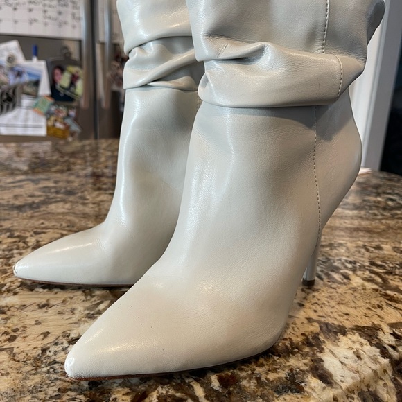 Elegant Women's Gray Ankle Boots - Picture 4 of 5